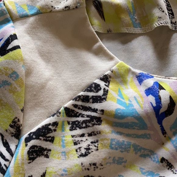 Colorful patterned crop top - Picture 3 of 3